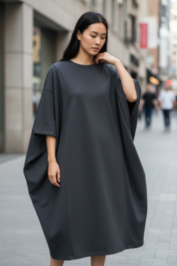 Ōkii Kuroi Dress